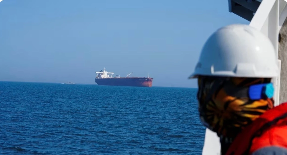 Iran nổ súng vào tàu chở dầu, Lãnh tụ Tối cao ra tuyên bố mới