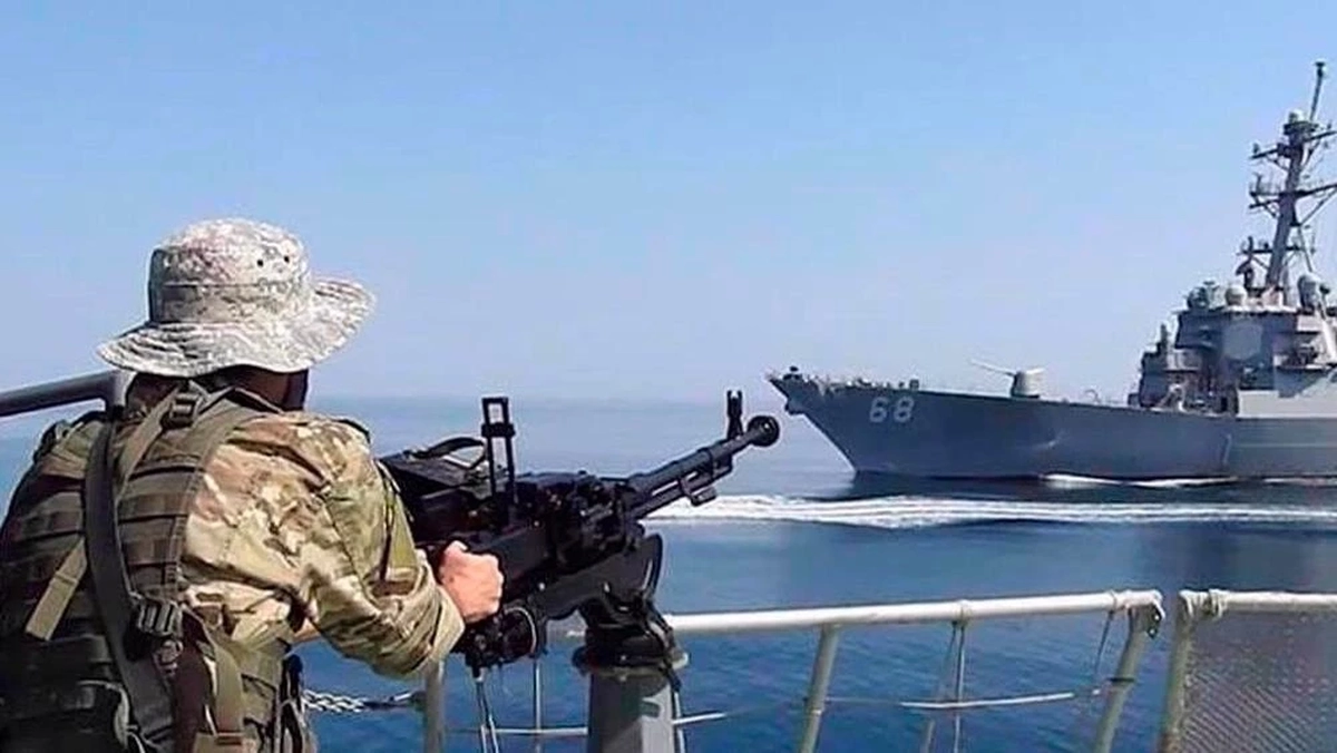 Iran siết chặt eo biển Hormuz, tuyên bố nhắm mục tiêu mọi tàu tiếp cận