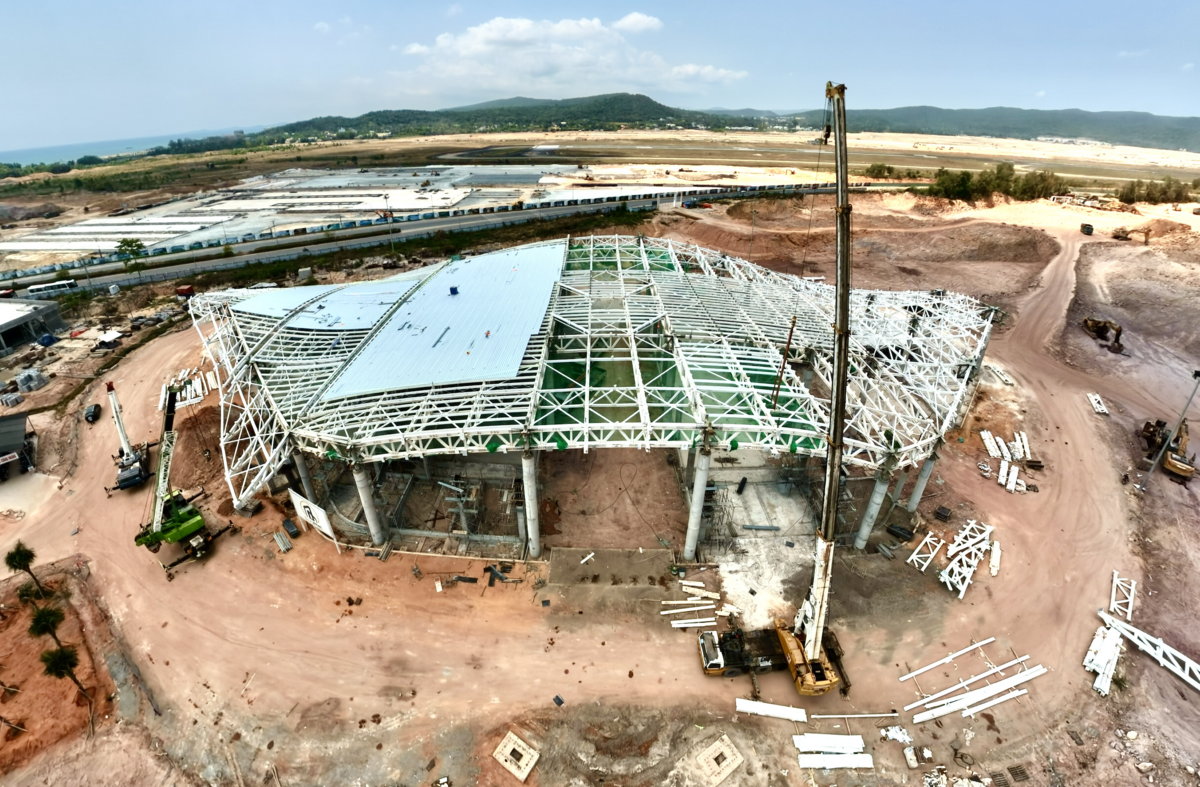 Cận cảnh công trường dự án mở rộng sân bay Phú Quốc phục vụ APEC 2027