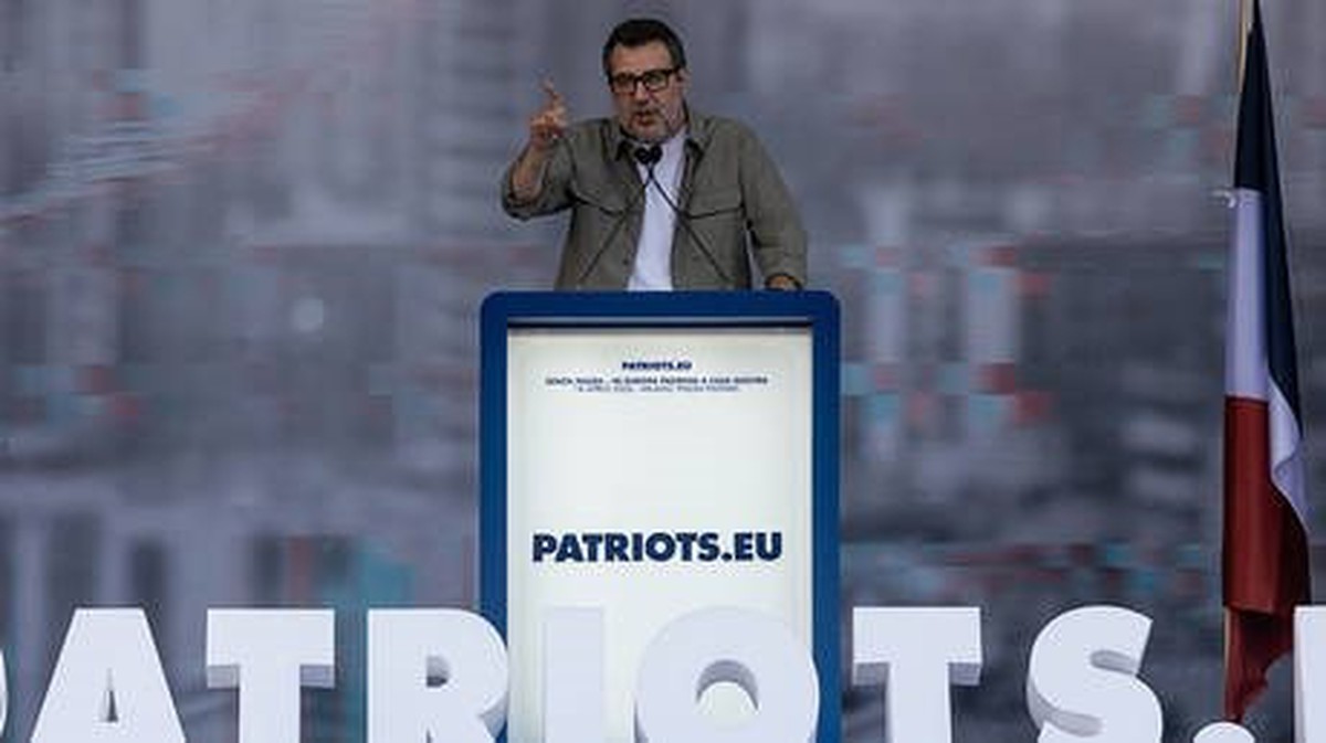 Không chỉ Hungary và Slovakia, lãnh đạo một nước EU kêu gọi nối lại nhập khẩu dầu khí Nga giữa lúc giá năng lượng tăng cao