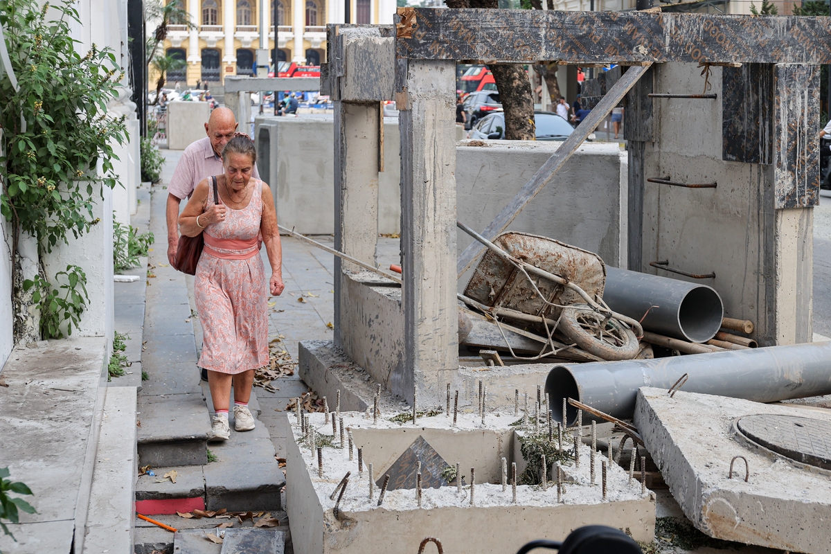 Phố trung tâm Hà Nội bị đào xới: Hệ quả của việc hạ tầng 'chạy sau' phát triển đô thị