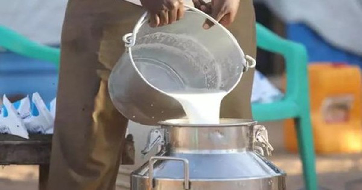 Đột kích một căn nhà lúc 1 giờ sáng, công an triệt phá đường dây sản xuất sữa giả từ hóa chất, tịch thu hàng nghìn lít dung dịch và máy trộn công nghiệp