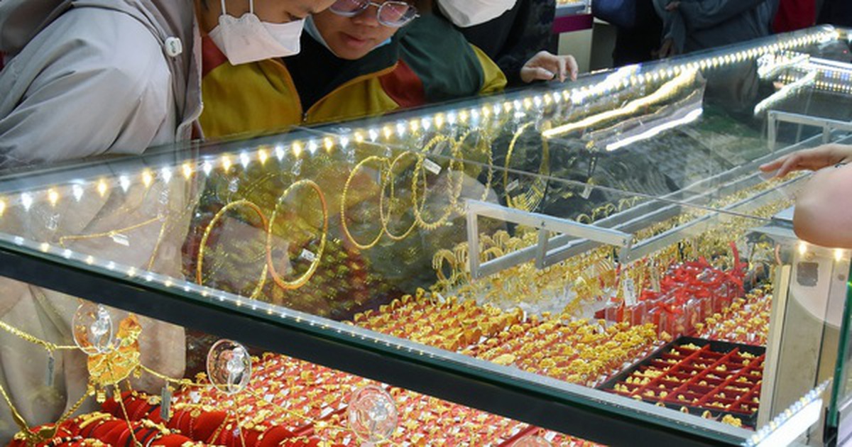 Chuyên gia cảnh báo 3 rủi ro lớn nếu cho phép doanh nghiệp vay vàng trong dân