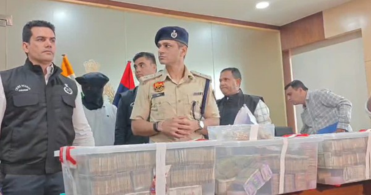 Tịch thu 7,5 tỷ đồng tiền mặt chất bằng thùng, gần 700 gram vàng trị giá 2,6 tỷ đồng từ nhóm 'lao động giả nghèo'