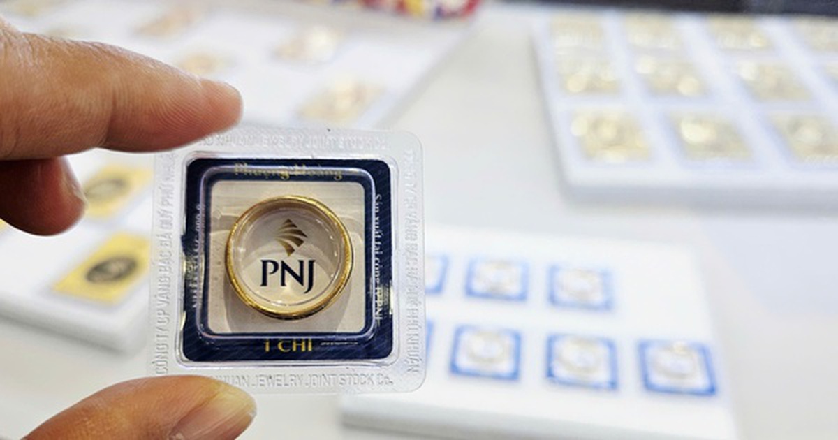 Giá vàng miếng, vàng nhẫn tăng mạnh, PNJ lãi lớn