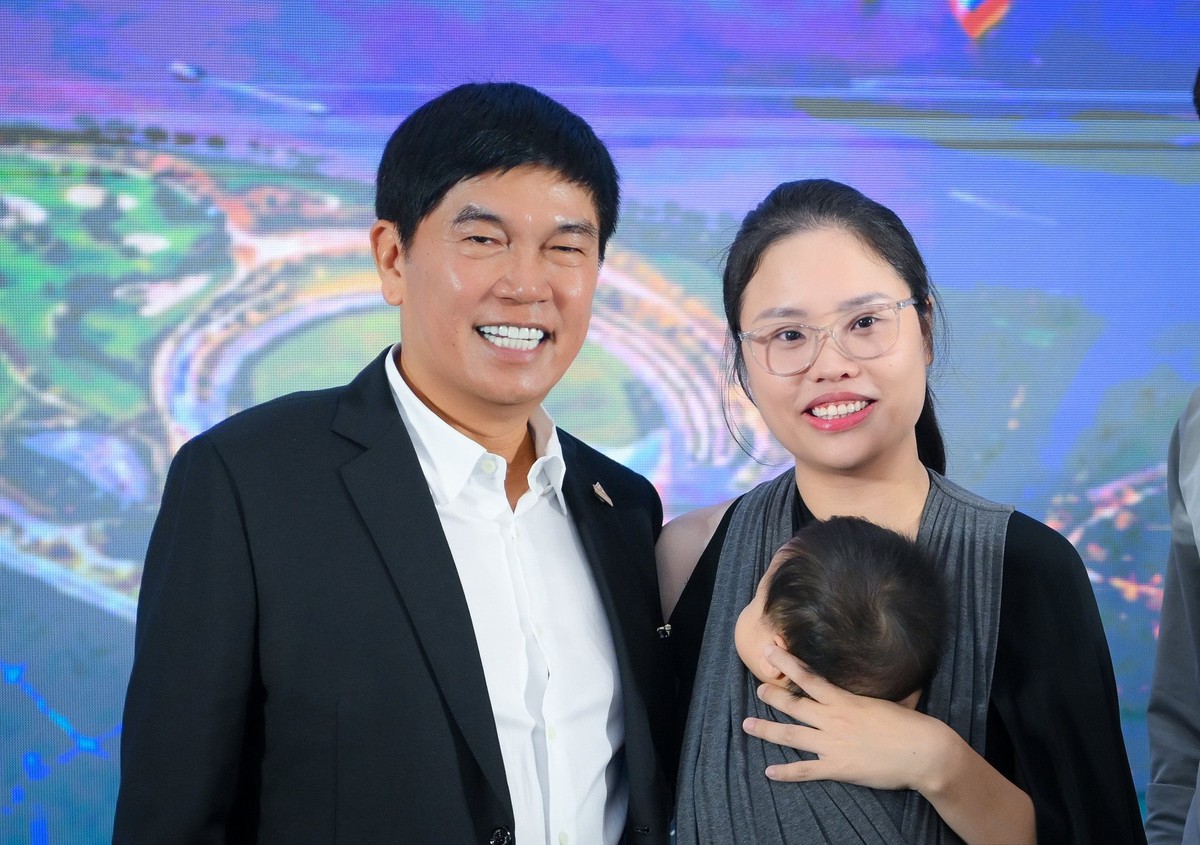 Cổ đông Hòa Phát: Người tích 100.000 cổ phiếu cho trẻ sơ sinh làm học phí, người chờ bán giá 33.000 đồng