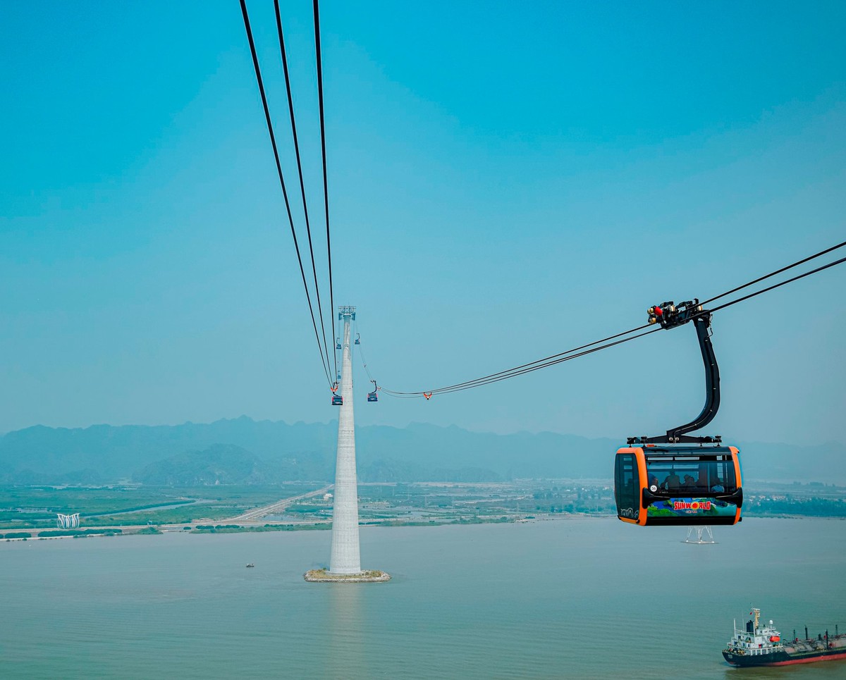 Việt Nam sở hữu một công trình giữa biển lập kỷ lục thế giới, trụ cao ngang tòa nhà 48 tầng, được Guinness xác nhận ngay ngày khai trương