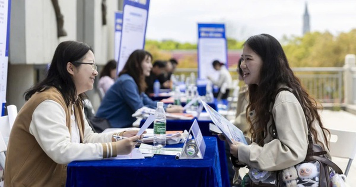 Buồn của nền kinh tế thứ 2 thế giới: Tỷ lệ thanh niên thất nghiệp quay đầu tăng, 1 chọi 100 để tranh 'bát cơm sắt', rải 1.000 đơn ứng tuyển chỉ nhận được 8 lời mời phỏng vấn