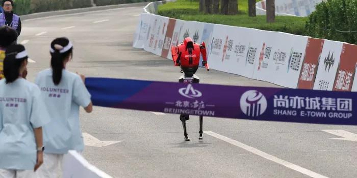 Truyền thông phương Tây kinh ngạc khi chứng kiến video của Trung Quốc: Họ tiến bộ quá nhanh chóng