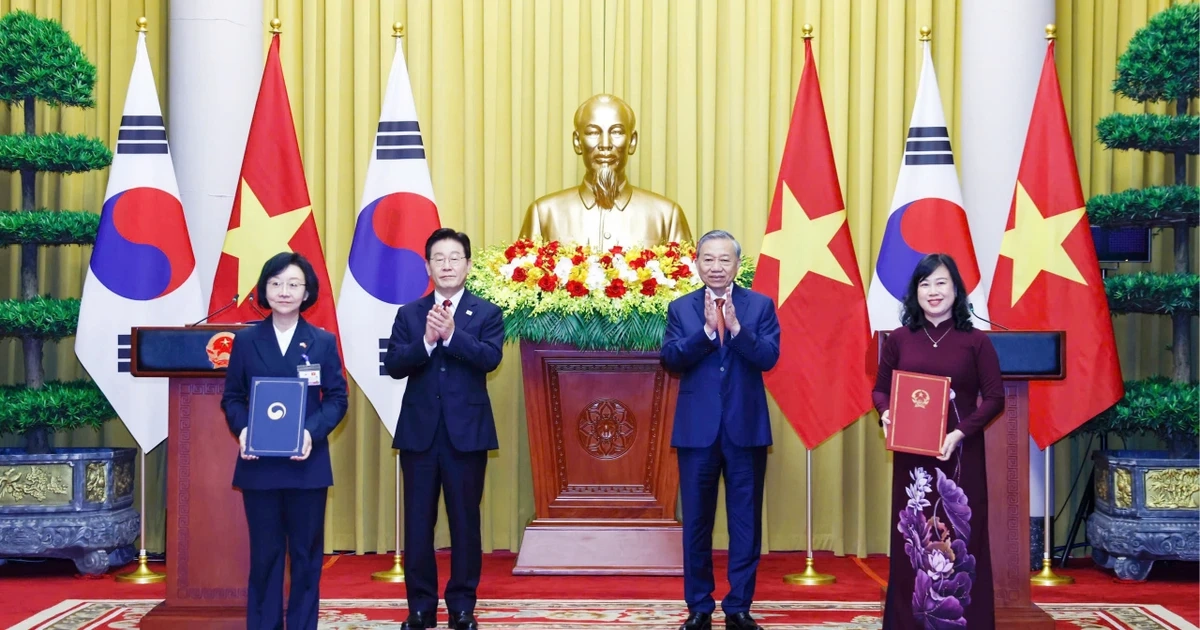Việt Nam - Hàn Quốc trao 12 văn kiện hợp tác