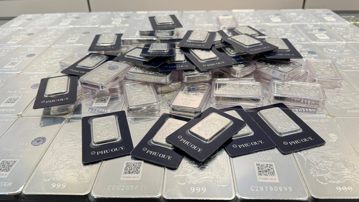 Giá bạc lại mất mốc 80 triệu đồng/kg