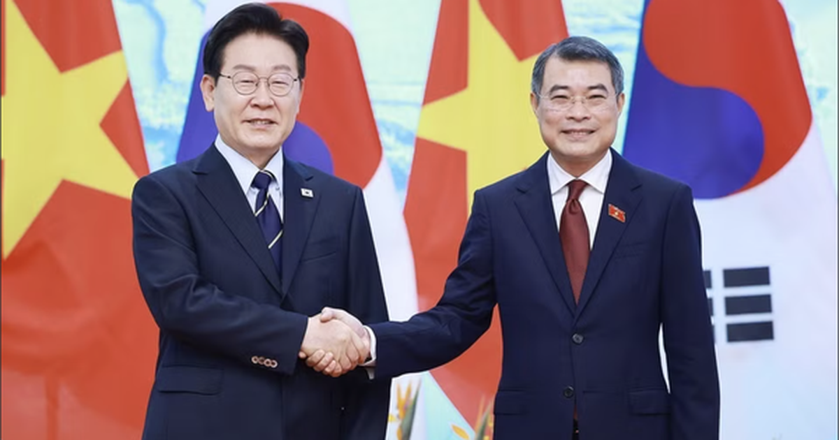 Thủ tướng Lê Minh Hưng hội kiến Tổng thống Hàn Quốc Lee Jae Myung