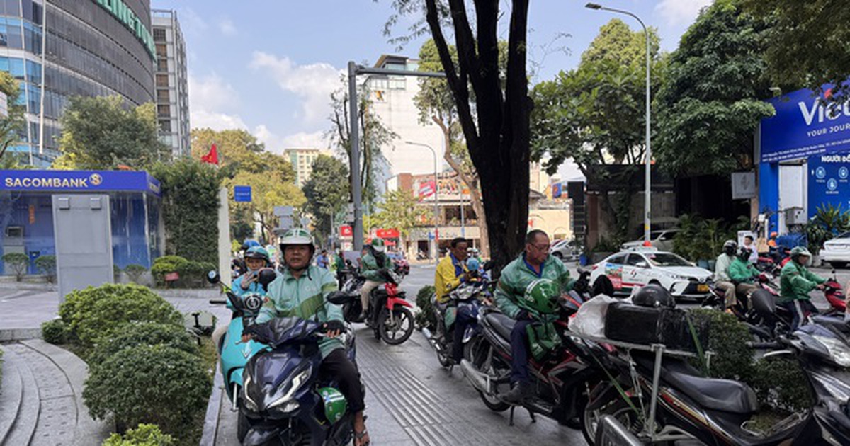 Grab bất ngờ tăng phí dịch vụ từ ngày 28-4