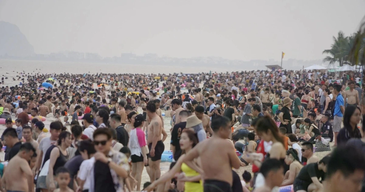 Cô Tô 'cháy' phòng, du thuyền Hạ Long sắp hết chỗ