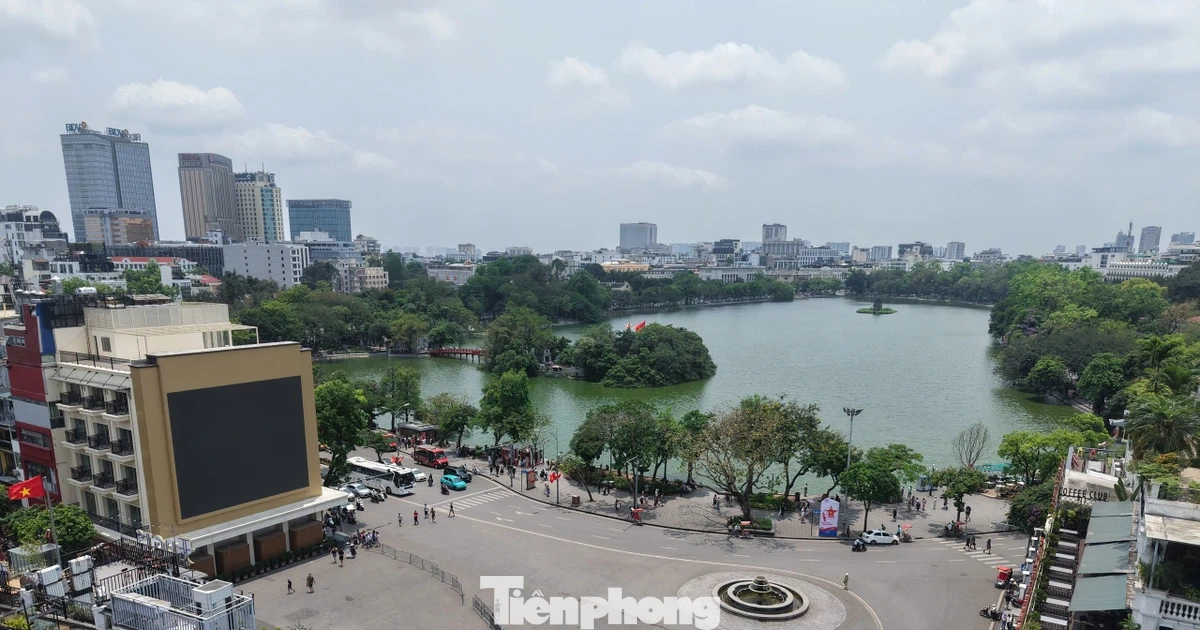 Góc nhìn 'độc lạ' của hai quảng trường ven hồ Hoàn Kiếm