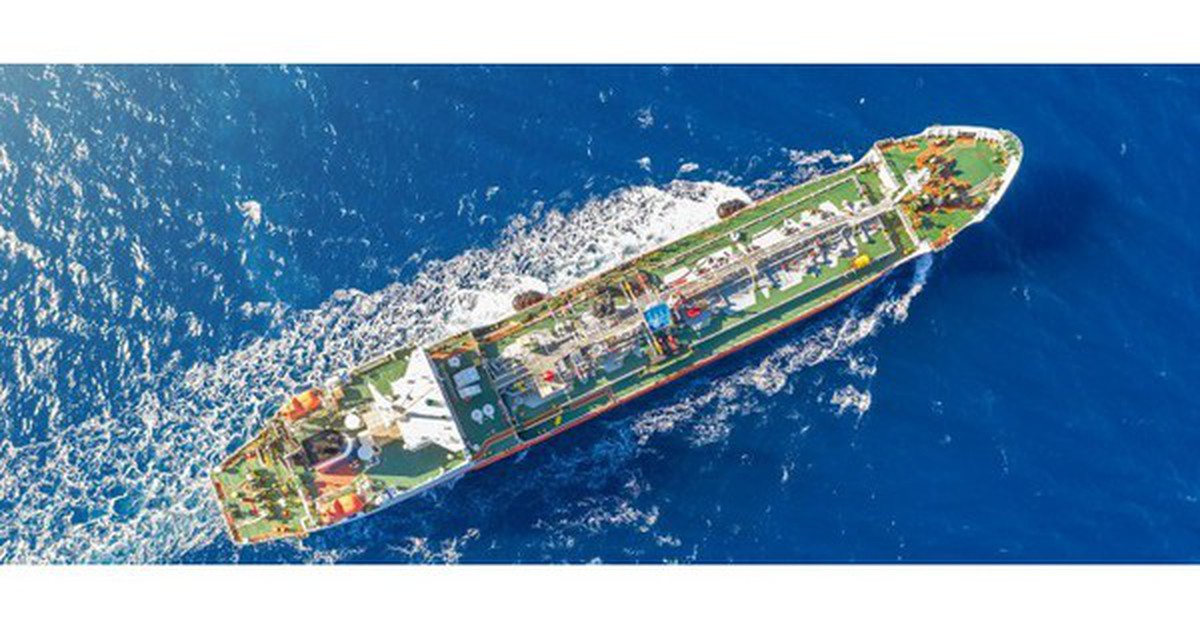 Hai siêu tàu dầu Nga bất ngờ 'bẻ lái' giữa Đại Tây Dương: Mức giá 'khủng' khiến những lô hàng diesel đổi hướng giữa chừng