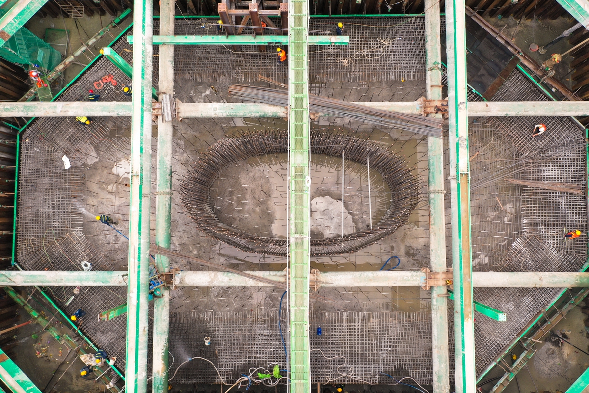 Cầu Trần Hưng Đạo vượt sông Hồng thi công xuyên ngày đêm, tăng tốc về đích 2027