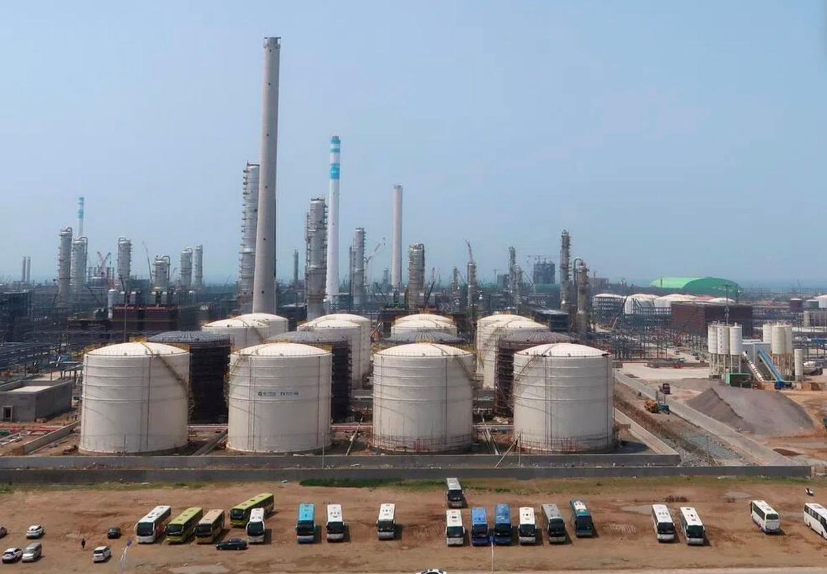 Bị Mỹ trừng phạt vì mua dầu Iran, gia tộc đứng sau tập đoàn lọc dầu Trung Quốc mất trắng 36 nghìn tỷ