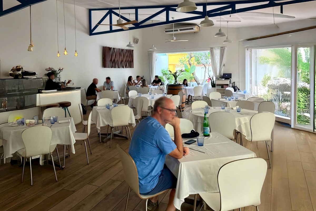 Vì sao giá nguyên liệu đã "hạ nhiệt" nhưng hàng quán vẫn giữ giá bán?