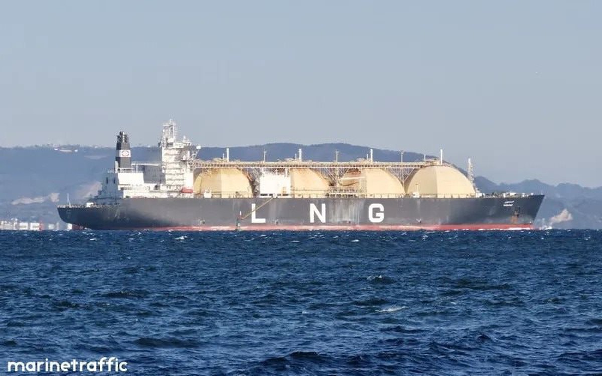 Tin vui từ eo biển Hormuz: Lô hàng LNG đầu tiên 'thông chốt' thành công, điểm đến là quốc gia sát vách Việt Nam