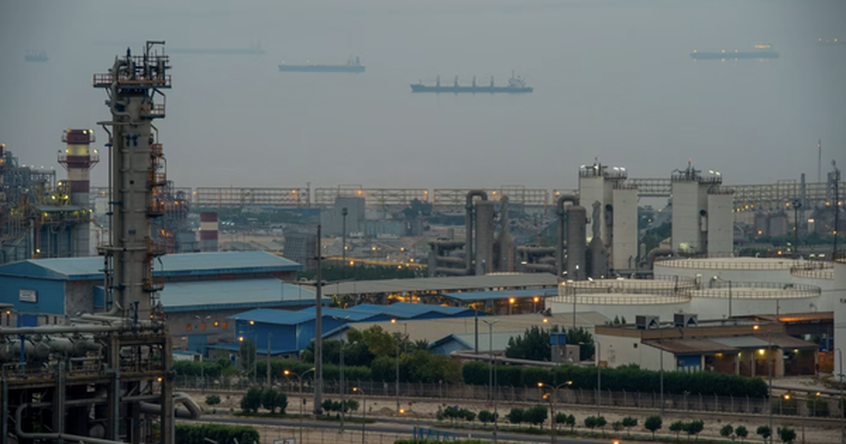 Không phải Trung Quốc, một quốc gia đang có gần 100 triệu thùng dầu không dùng đến, phải trữ trong cả 'kho rác'