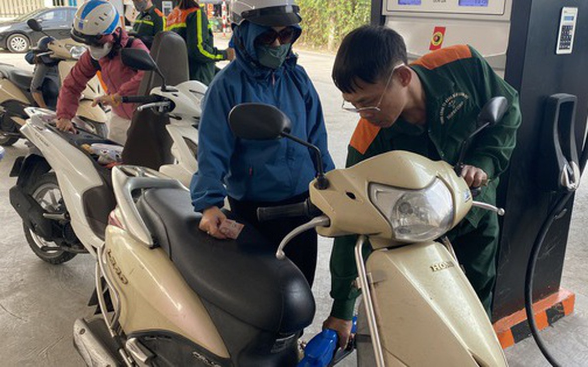 Giá xăng dầu mới nhất áp dụng từ 15 giờ ngày 29-4