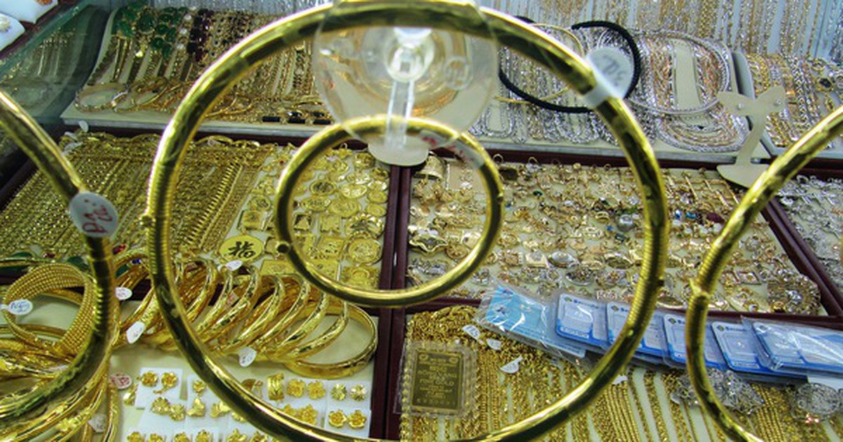 Giá giảm tiếp, người mua vàng SJC, vàng nhẫn 1 tháng qua lỗ 15 triệu đồng