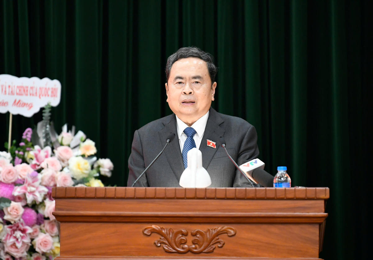 Chủ tịch Quốc hội trao Nghị quyết của Quốc hội cho Tổng Kiểm toán Nhà nước - Ảnh 1