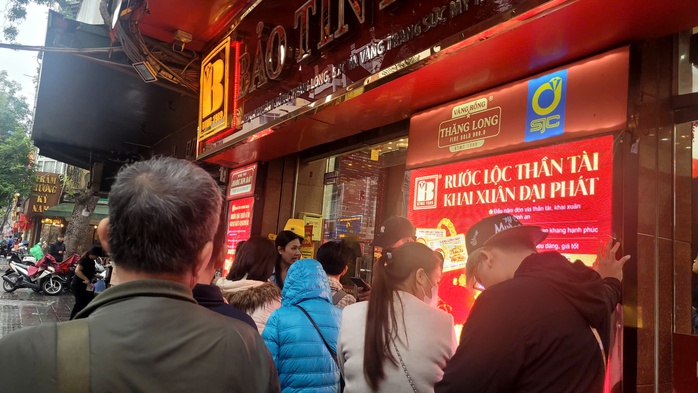 Bảo Tín Minh Châu nói gì sau khi ông Vũ Minh Châu và con trai bị khởi tố? - Ảnh 1