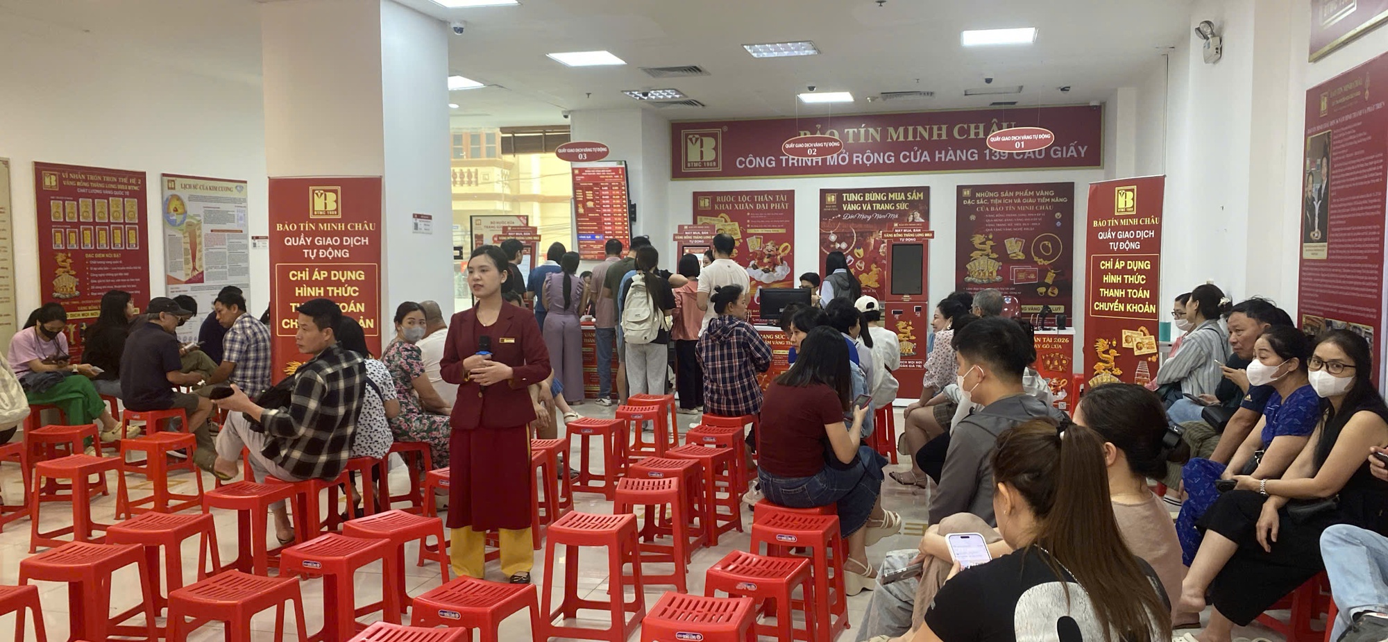 Sau khi ông Vũ Minh Châu bị khởi tố, Bảo Tín Minh Châu hoạt động mua - bán vàng thế nào? - Ảnh 2