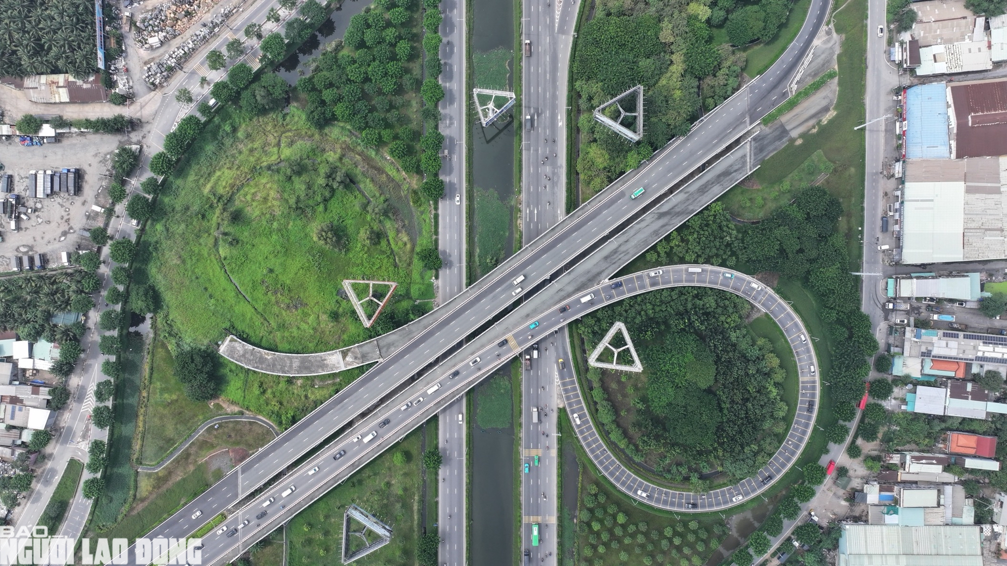 Cận cảnh tuyến đường gần 19.400 tỉ đồng nối TPHCM với Tây Ninh - Ảnh 2