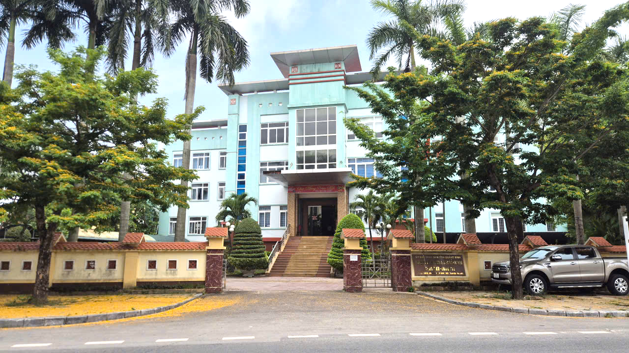 Chủ tịch tỉnh Quảng Trị chỉ đạo làm rõ vụ "người lạ" trong gói thầu 16,5 tỉ đồng - Ảnh 1