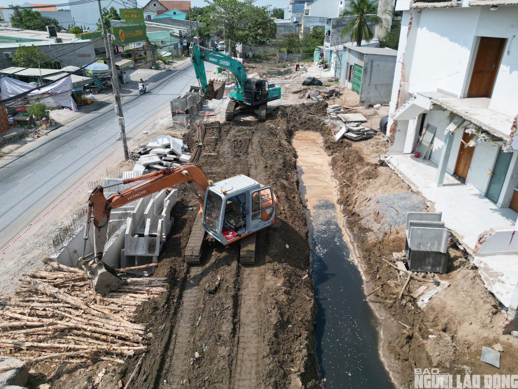 Cận cảnh công trường cầu gần 500 tỉ đồng nối TPHCM với cửa ngõ đi Tây Ninh - Ảnh 2