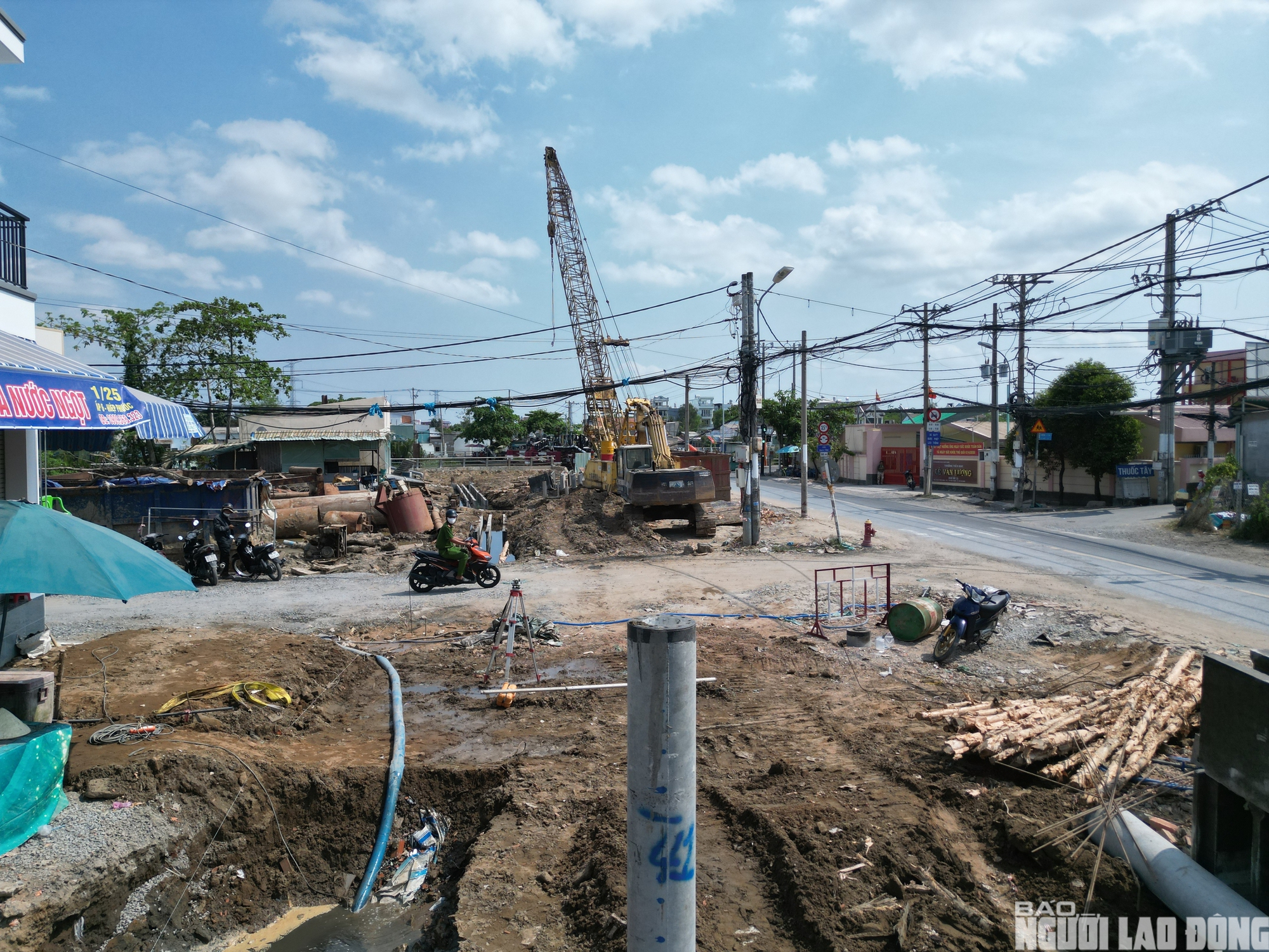 Cận cảnh công trường cầu gần 500 tỉ đồng nối TPHCM với cửa ngõ đi Tây Ninh - Ảnh 3