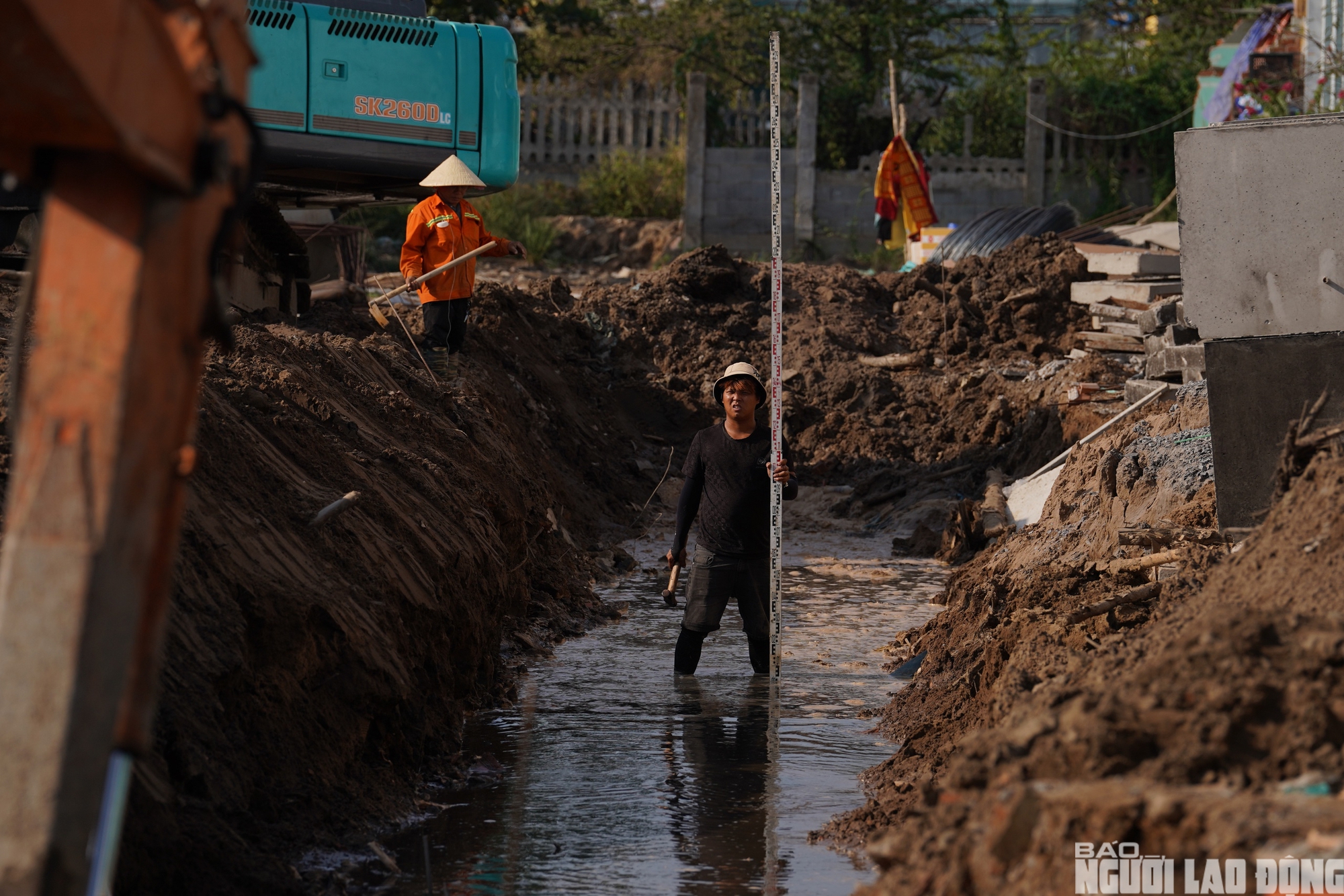 Cận cảnh công trường cầu gần 500 tỉ đồng nối TPHCM với cửa ngõ đi Tây Ninh - Ảnh 6