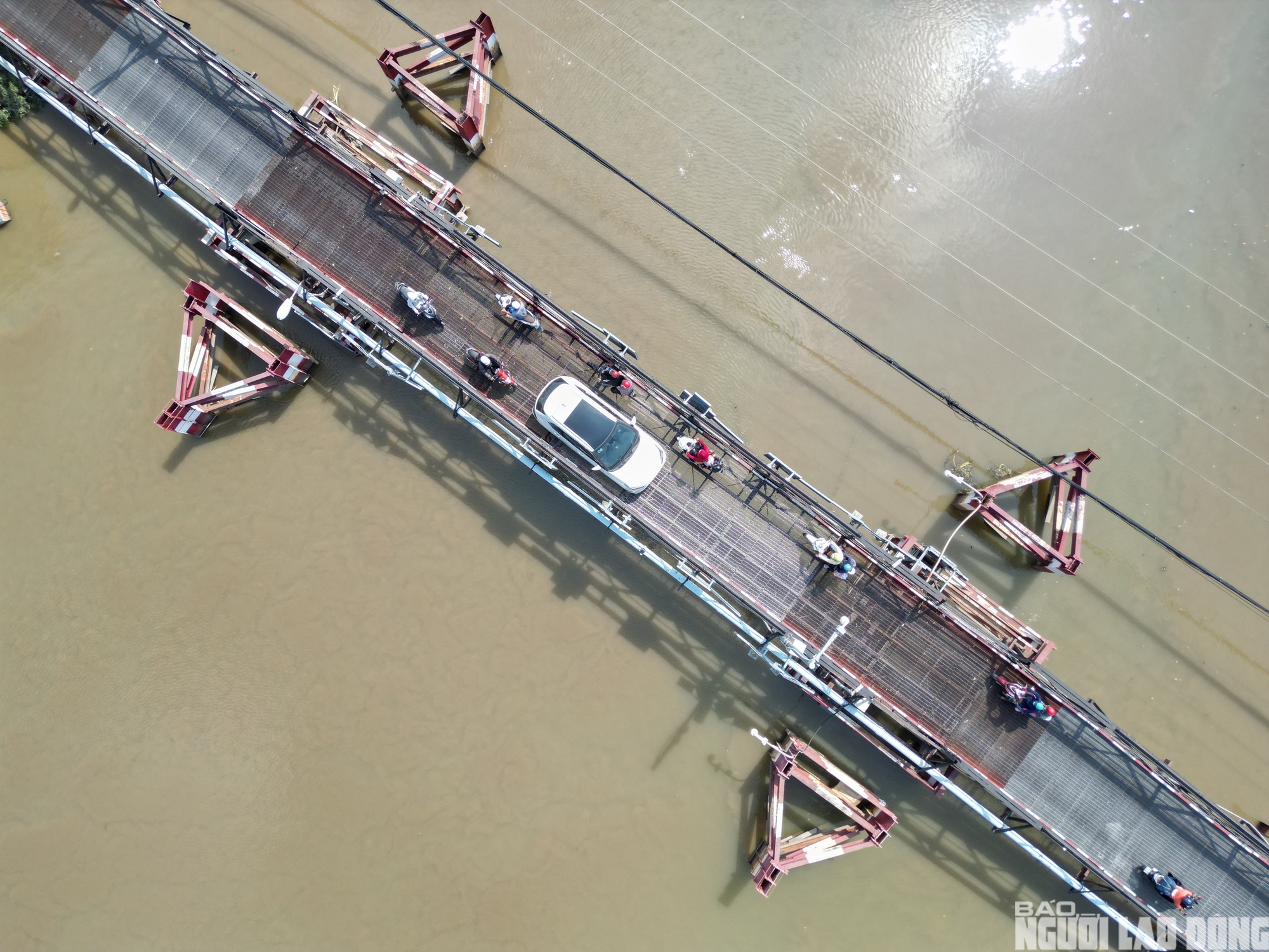 Cận cảnh công trường cầu gần 500 tỉ đồng nối TPHCM với cửa ngõ đi Tây Ninh - Ảnh 8