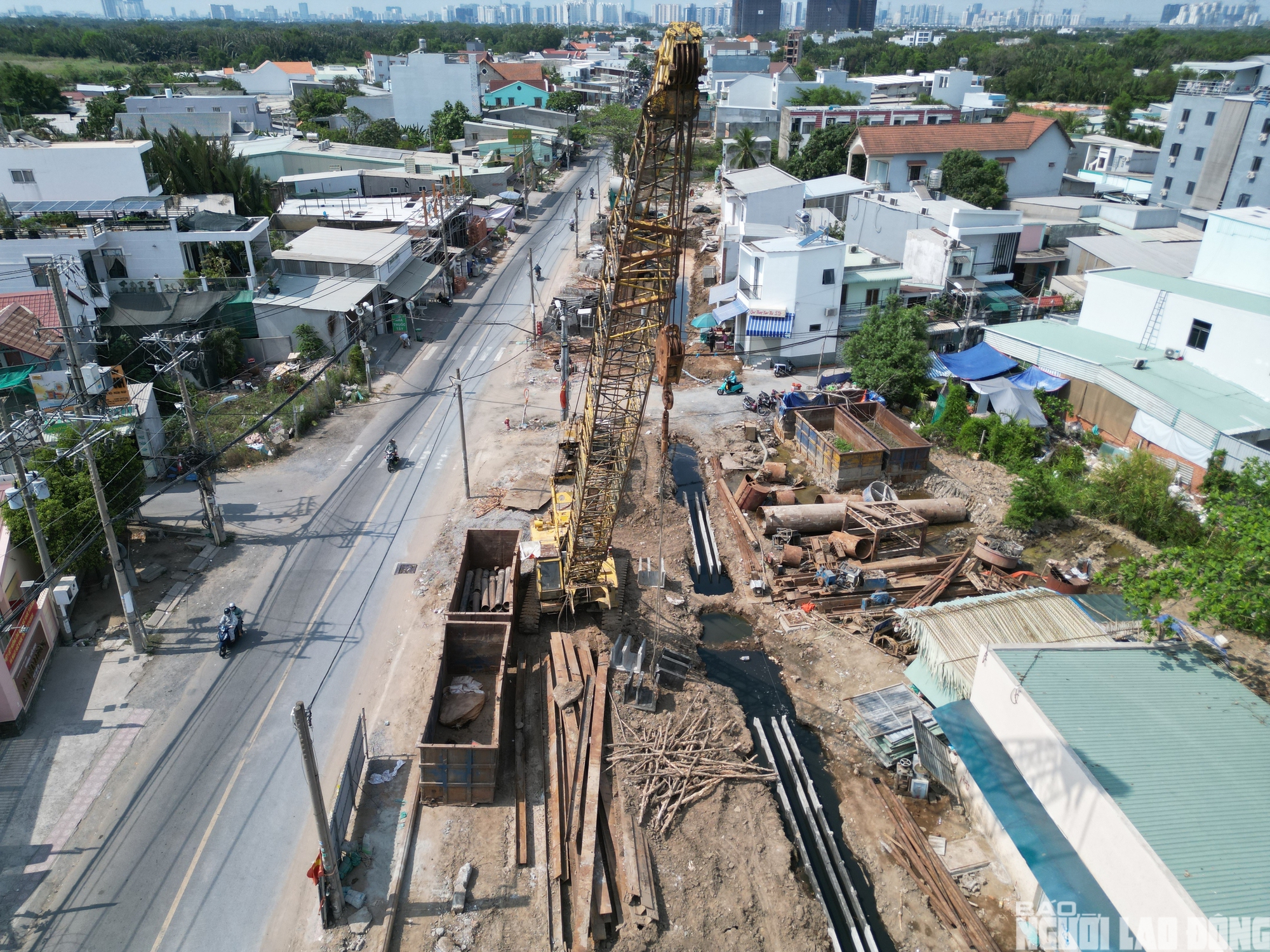 Cận cảnh công trường cầu gần 500 tỉ đồng nối TPHCM với cửa ngõ đi Tây Ninh - Ảnh 10