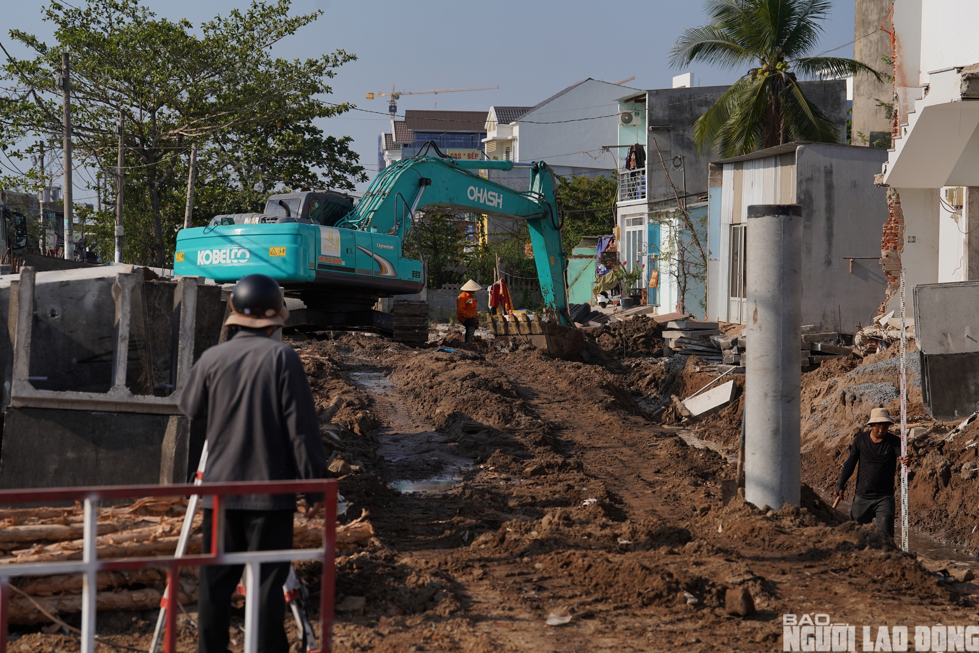 Cận cảnh công trường cầu gần 500 tỉ đồng nối TPHCM với cửa ngõ đi Tây Ninh - Ảnh 11