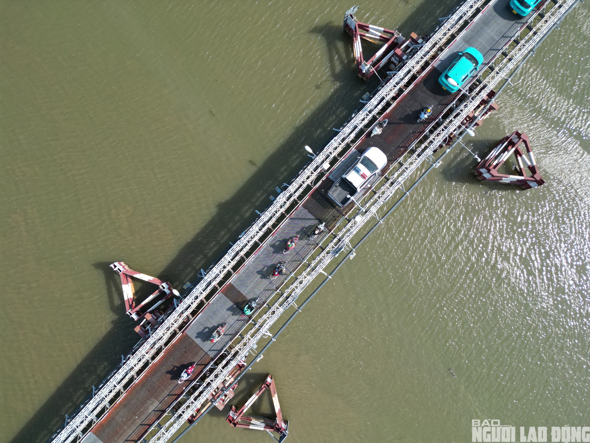 Cầu sắt cũ kết nối TPHCM - Tây Ninh rung lắc sau hơn nửa thế kỷ sử dụng - Ảnh 4