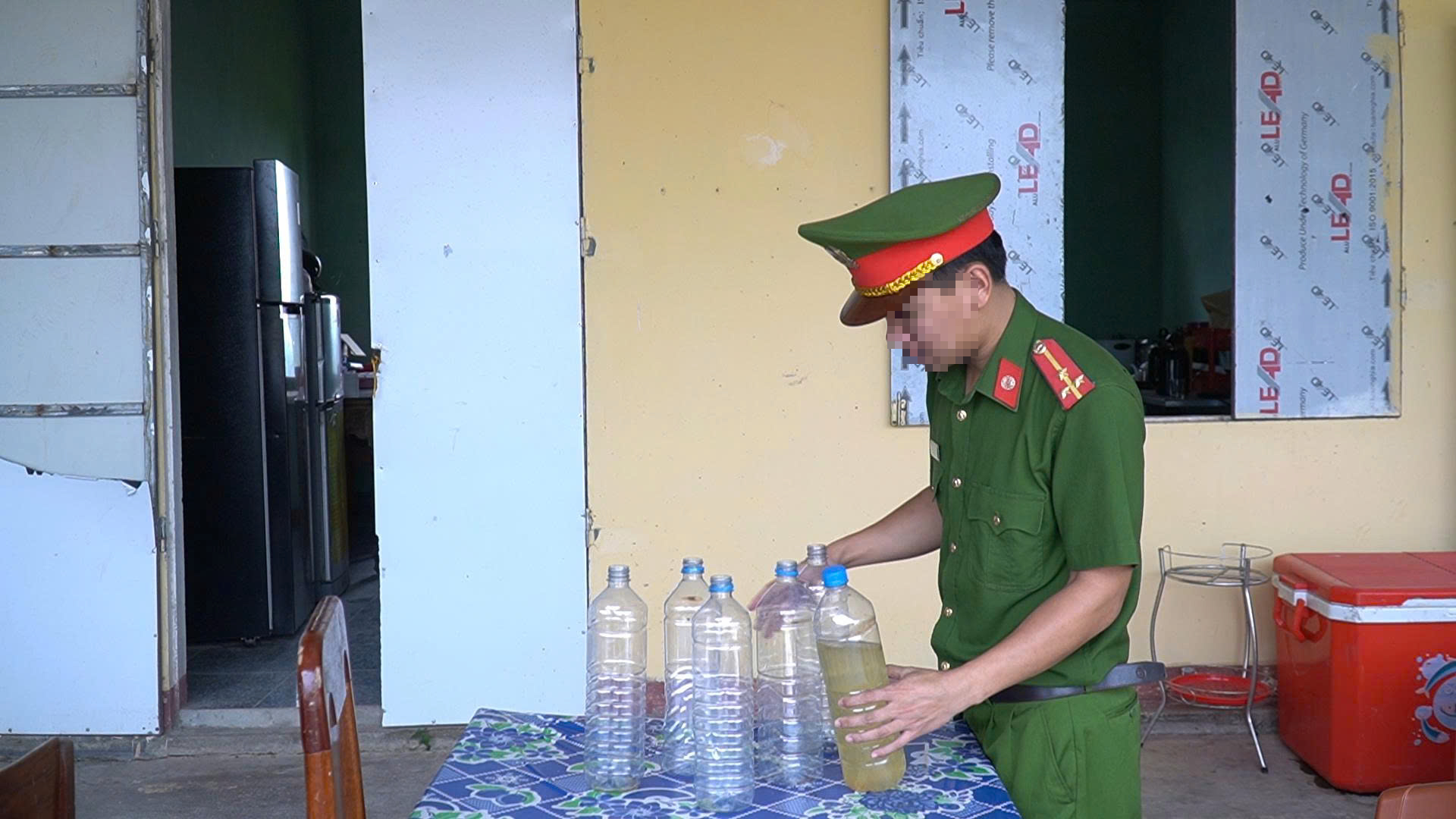 Công an cảnh báo về loại nước lạ, gây kích thích vừa xuất hiện ở vùng biên - Ảnh 1