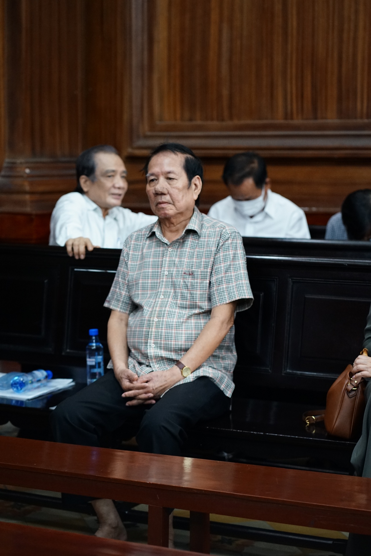 Những hình ảnh của cựu CEO Quốc Cường Gia Lai Nguyễn Thị Như Loan tại phiên toà sáng nay - Ảnh 4