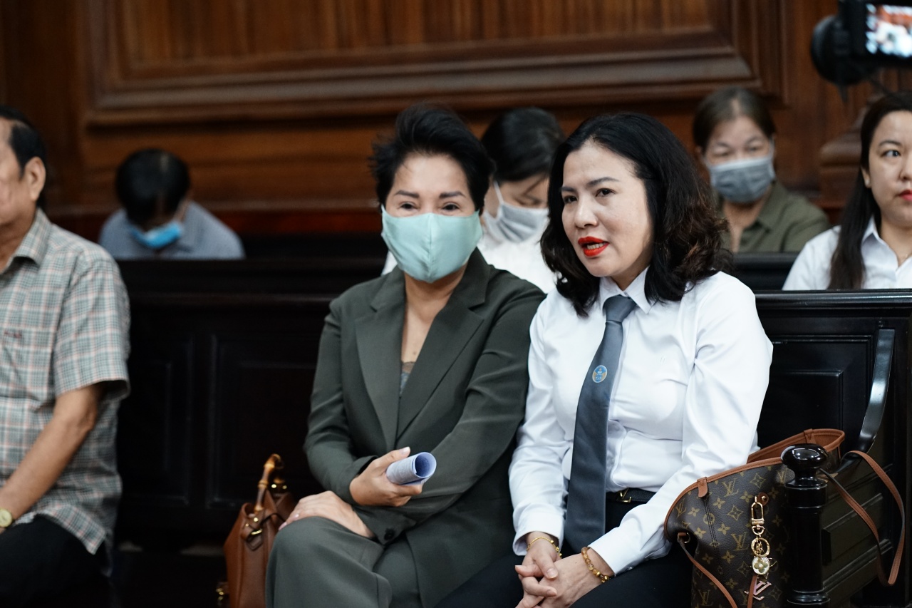 Những hình ảnh của cựu CEO Quốc Cường Gia Lai Nguyễn Thị Như Loan tại phiên toà sáng nay - Ảnh 3