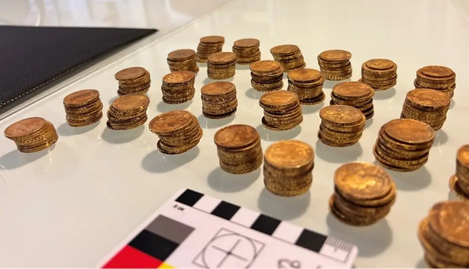 Lâu lắm rồi nước Nga mới tìm thấy kho báu lớn như vậy: Nắp tự vỡ, vàng ở đâu tuôn ra “xối xả như mưa” - Ảnh 3