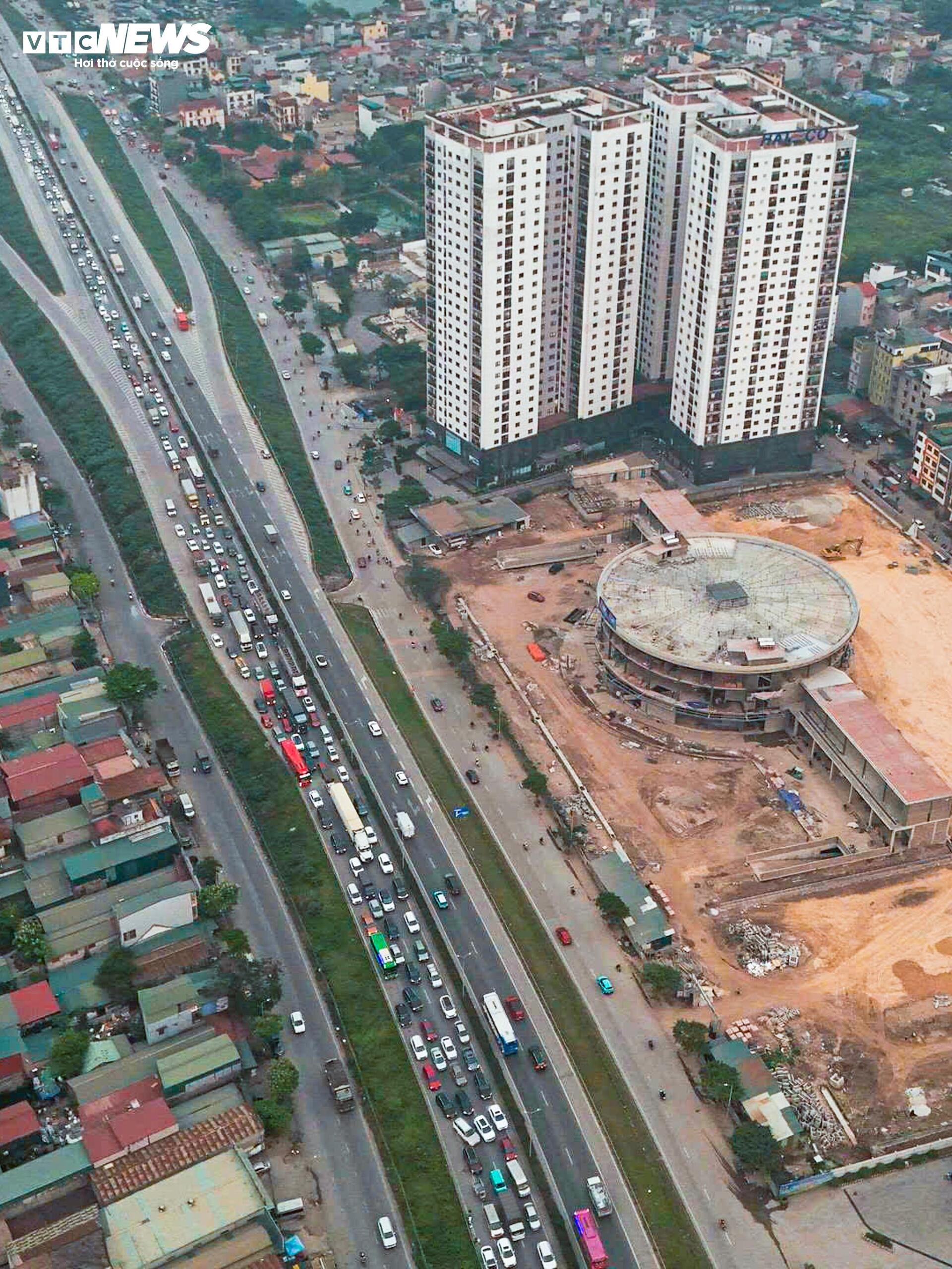 Mục sở thị bến xe có thiết kế độc đáo ở cửa ngõ Hà Nội - Ảnh 10