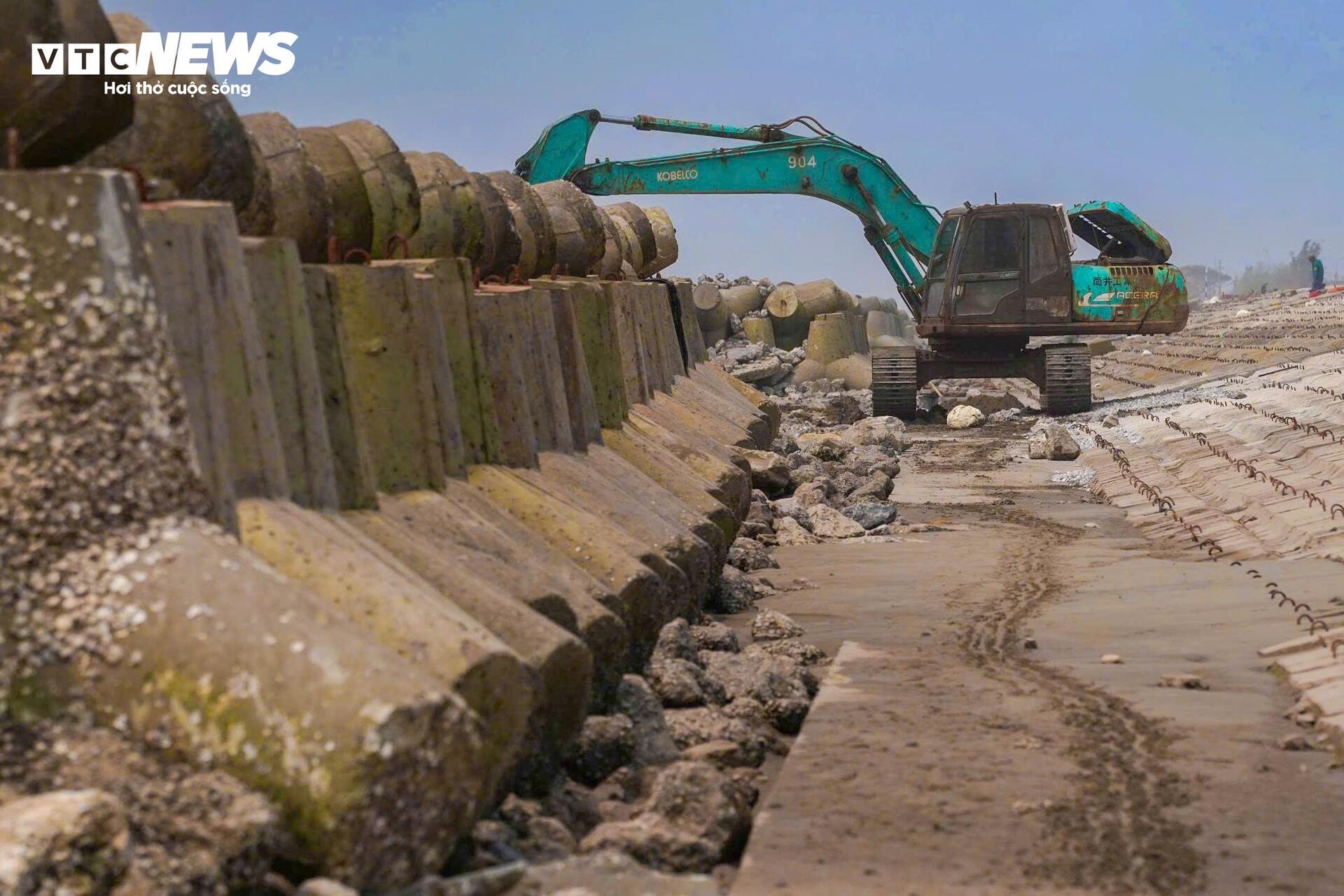 Bãi biển Ninh Bình 'hồi sinh' sau dự án 500 tỷ, đón những du khách đầu tiên - Ảnh 2