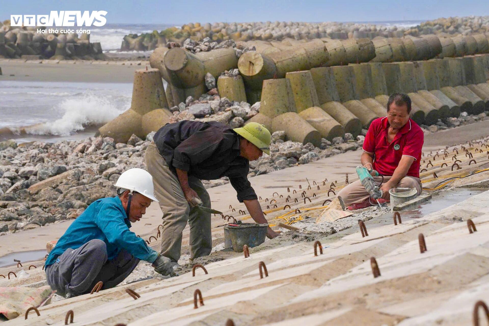 Bãi biển Ninh Bình 'hồi sinh' sau dự án 500 tỷ, đón những du khách đầu tiên - Ảnh 4