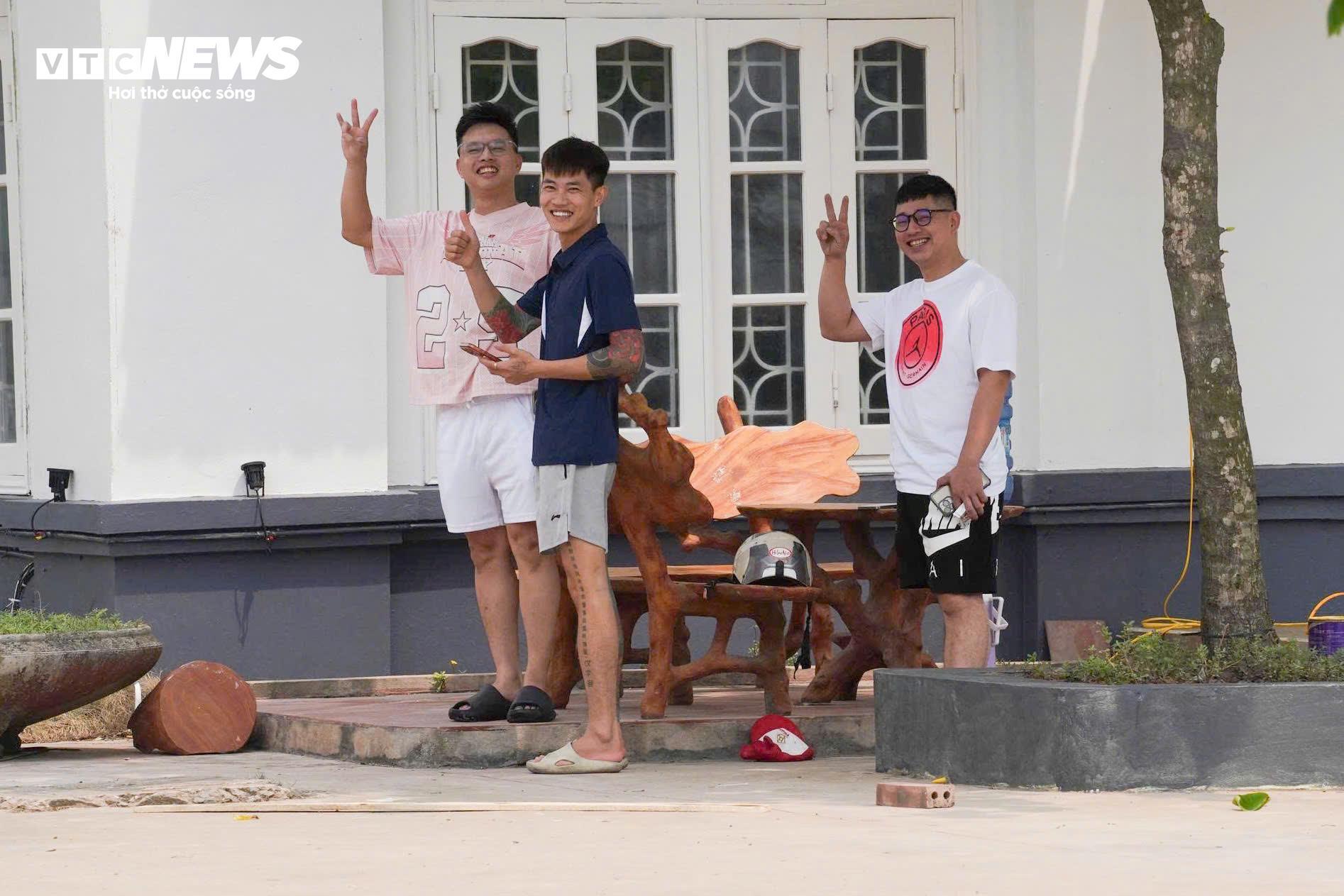 Bãi biển Ninh Bình 'hồi sinh' sau dự án 500 tỷ, đón những du khách đầu tiên - Ảnh 8