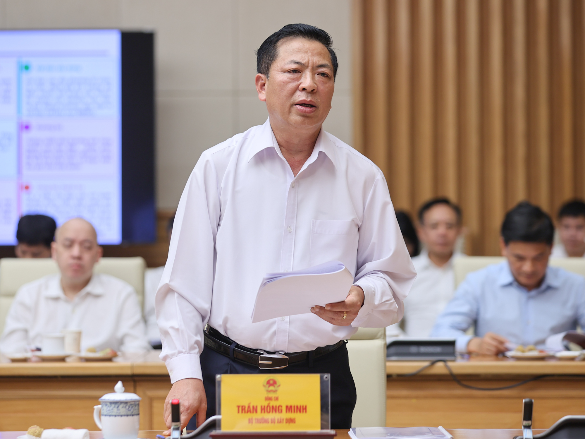 Thủ tướng: Tập trung phát triển nhà ở xã hội, nhà ở thương mại giá phù hợp - Ảnh 2