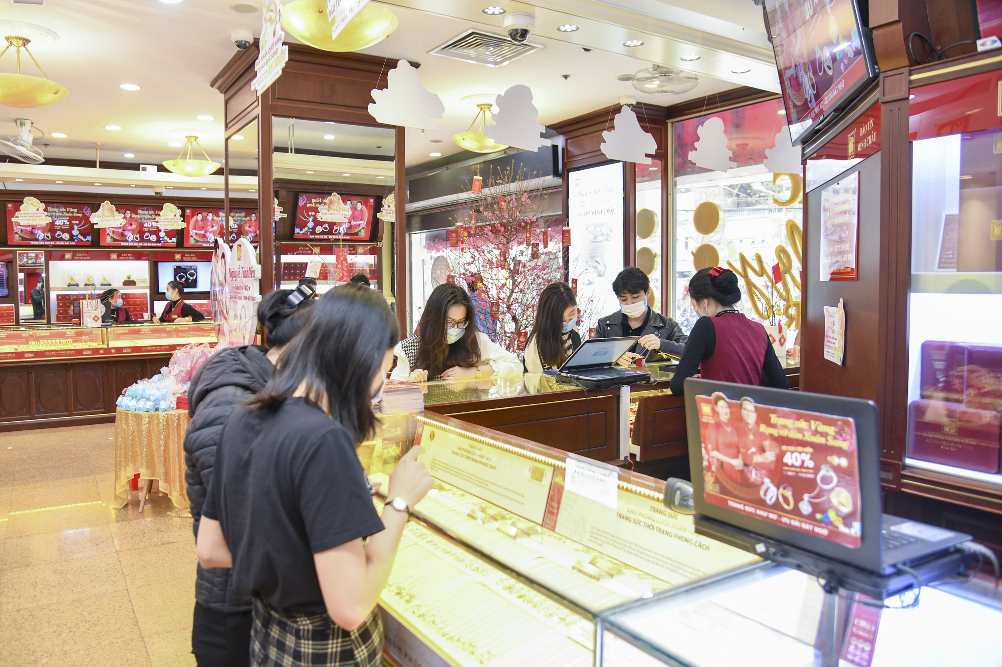 Sáng 6-4, giá vàng nhẫn trơn tại Bảo Tín Minh Châu giảm cả triệu đồng - Ảnh 1