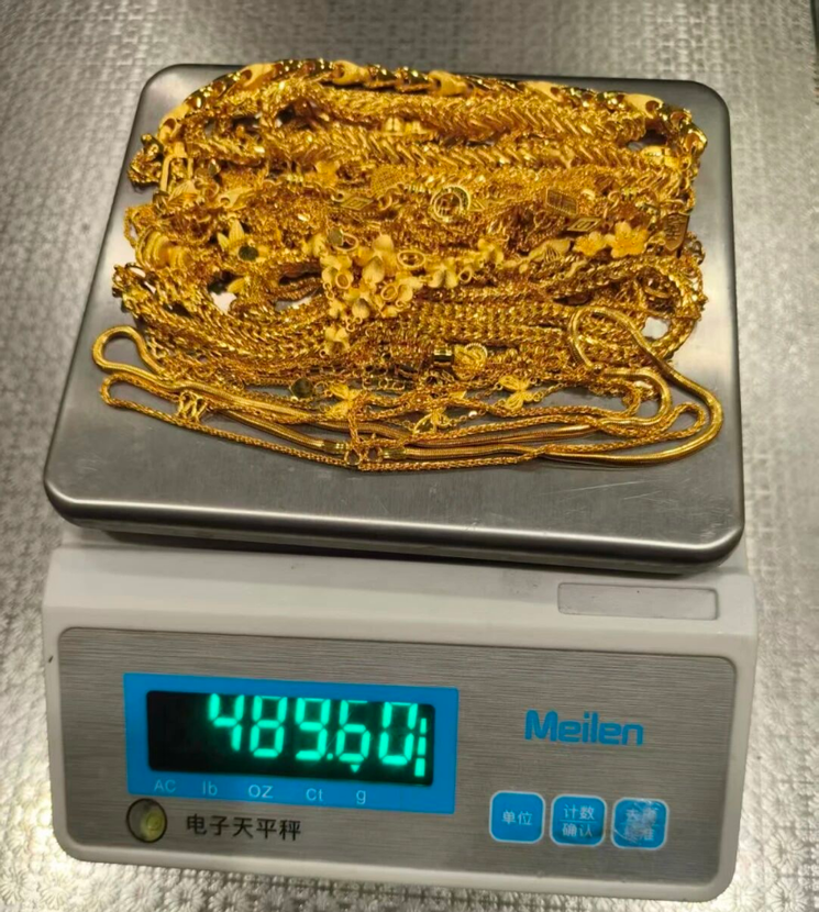 Trung Quốc: Cục Chống buôn lậu bắt 2 ông chủ doanh nghiệp lớn cùng 9 đối tượng liên quan, thu giữ gần 130kg vàng trị giá hơn 300 tỷ đồng - Ảnh 2